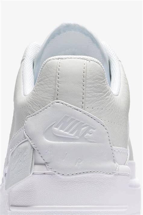 Weisse NIKE Jester online 